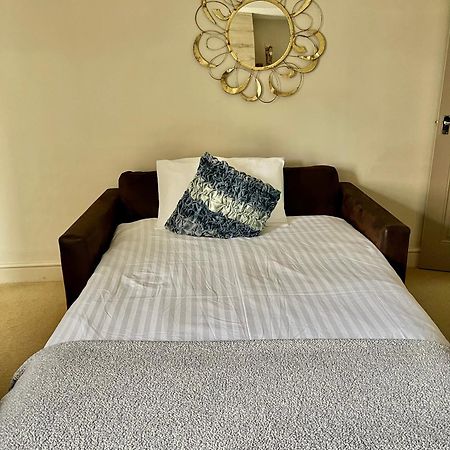 Apartment In The Heart Of Cheltenham/ Parking Экстерьер фото
