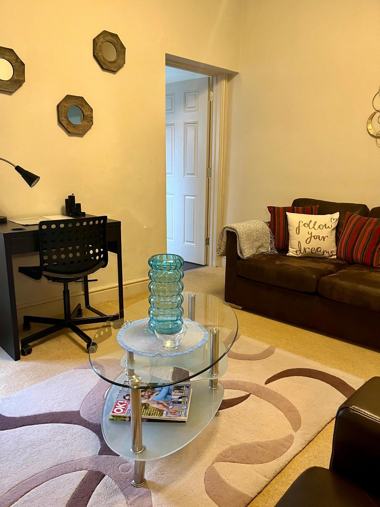 Apartment In The Heart Of Cheltenham/ Parking Экстерьер фото