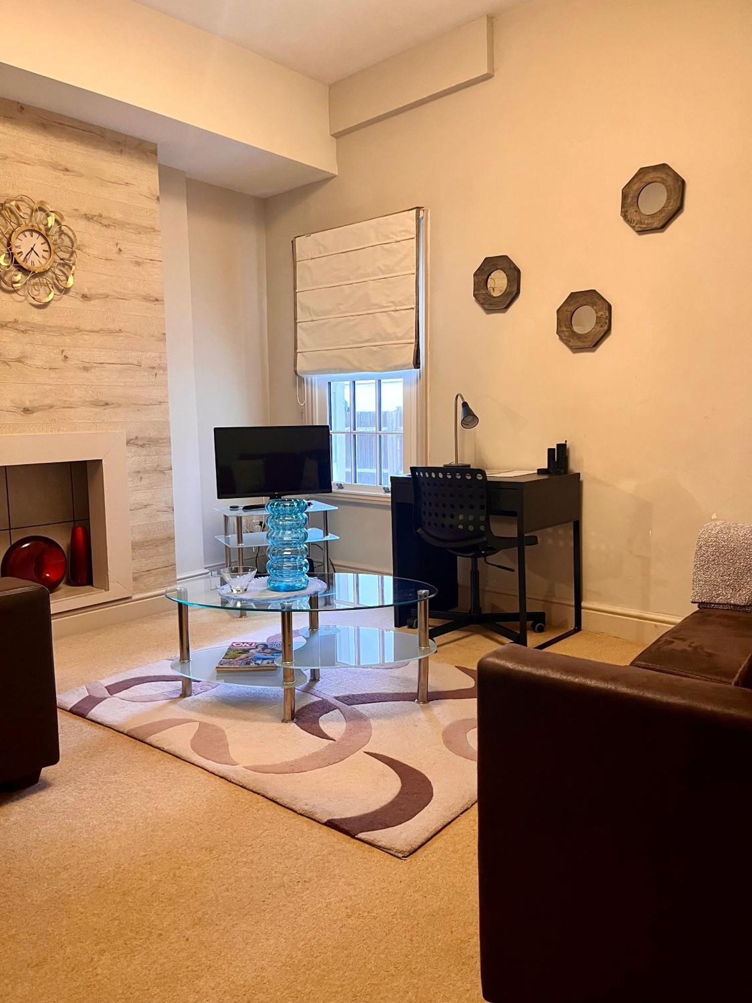 Apartment In The Heart Of Cheltenham/ Parking Экстерьер фото